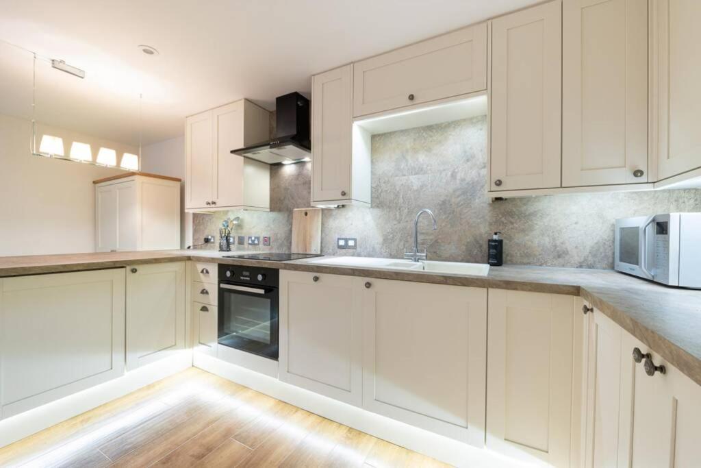 Burlington Place, Shrewsbury. 2 Bedroom, Private Parking, 5 Minutes From Town Exterior foto
